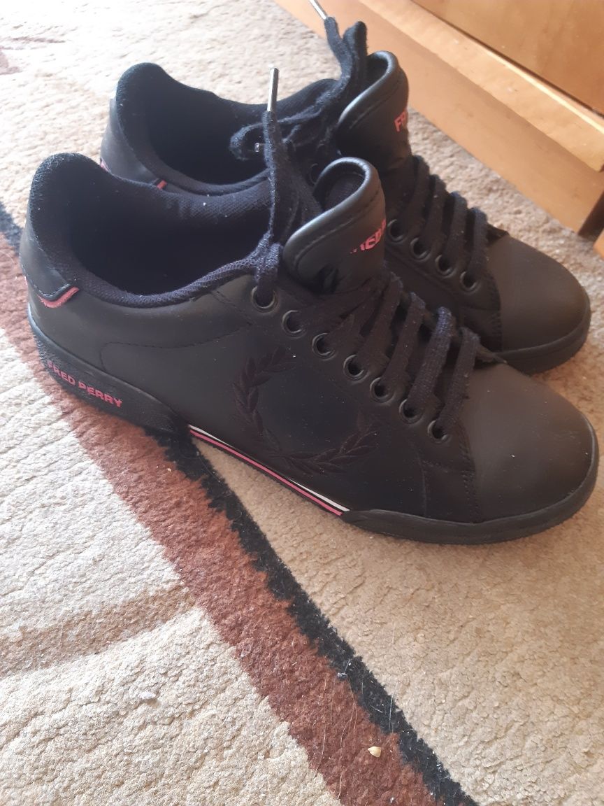 Spadam adidasy czarne