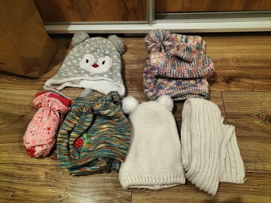 Czapki szaliki rękawiczki