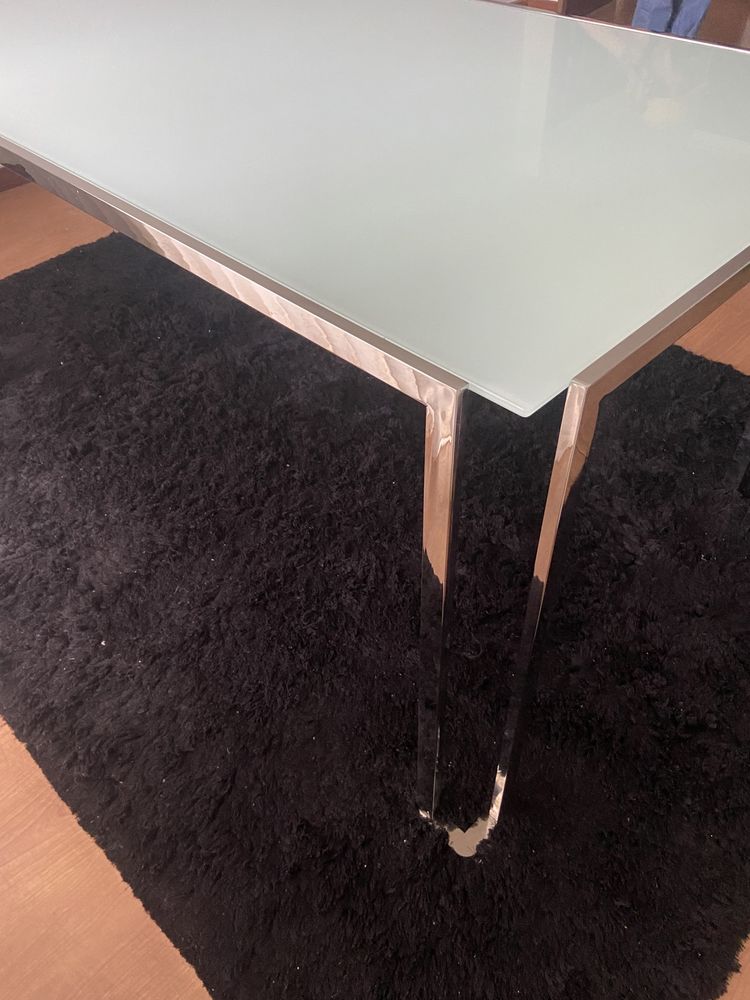 Mesa de jantar em vidro