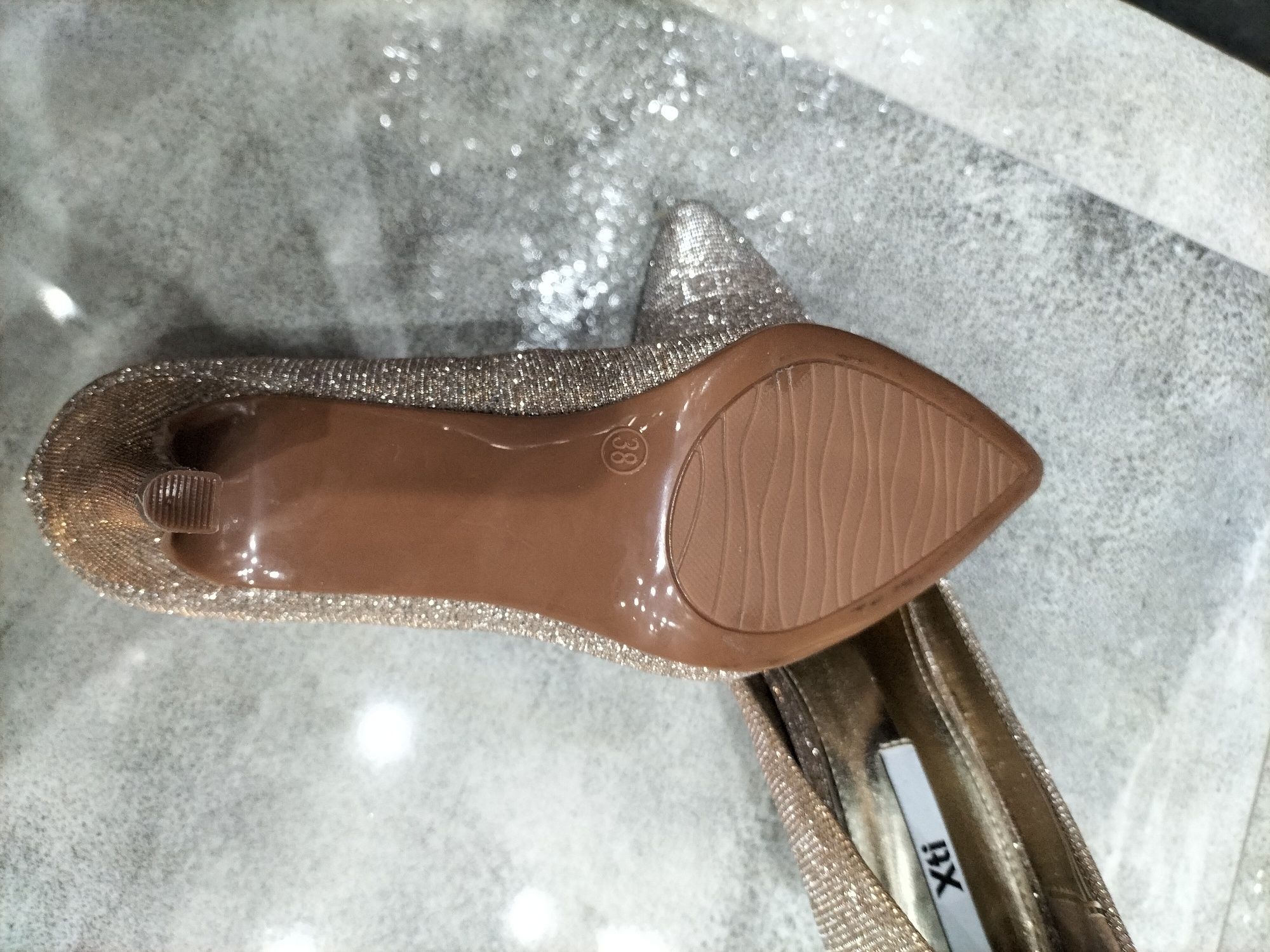 Buty szpilki złote
