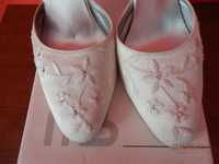 buty damskie Menbur białe satynowe do ślubu