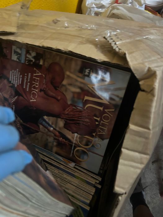 Coleção de revistas volta ao mundo