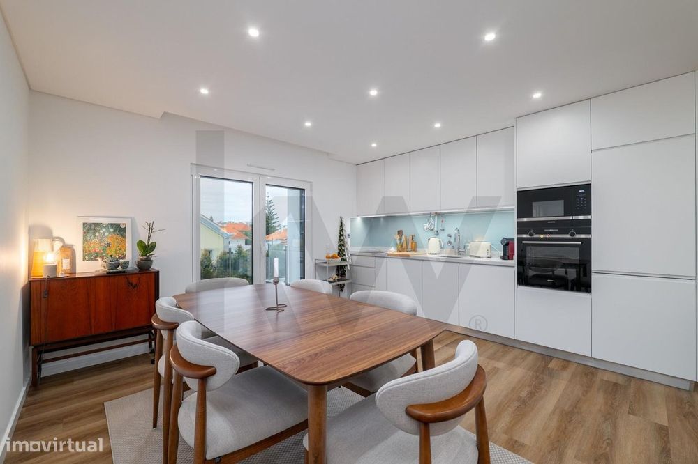 Apartamento T2 - Garagem  - Varanda- Condomínio Fechado - Rebelva - Pa