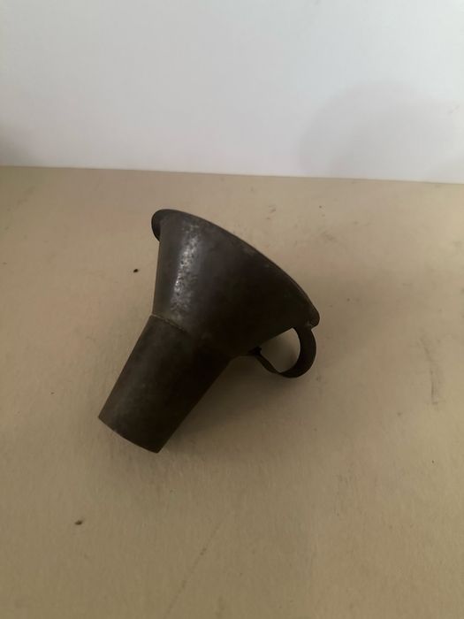 Funil antigo pequeno