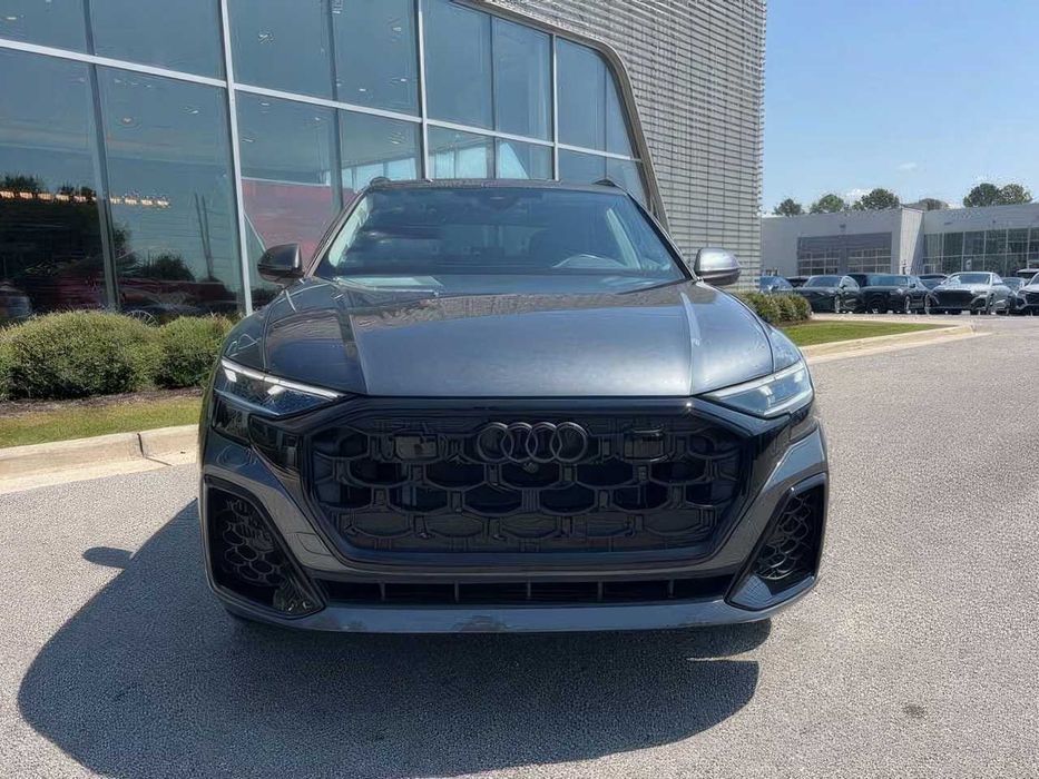 Audi Q8      2025