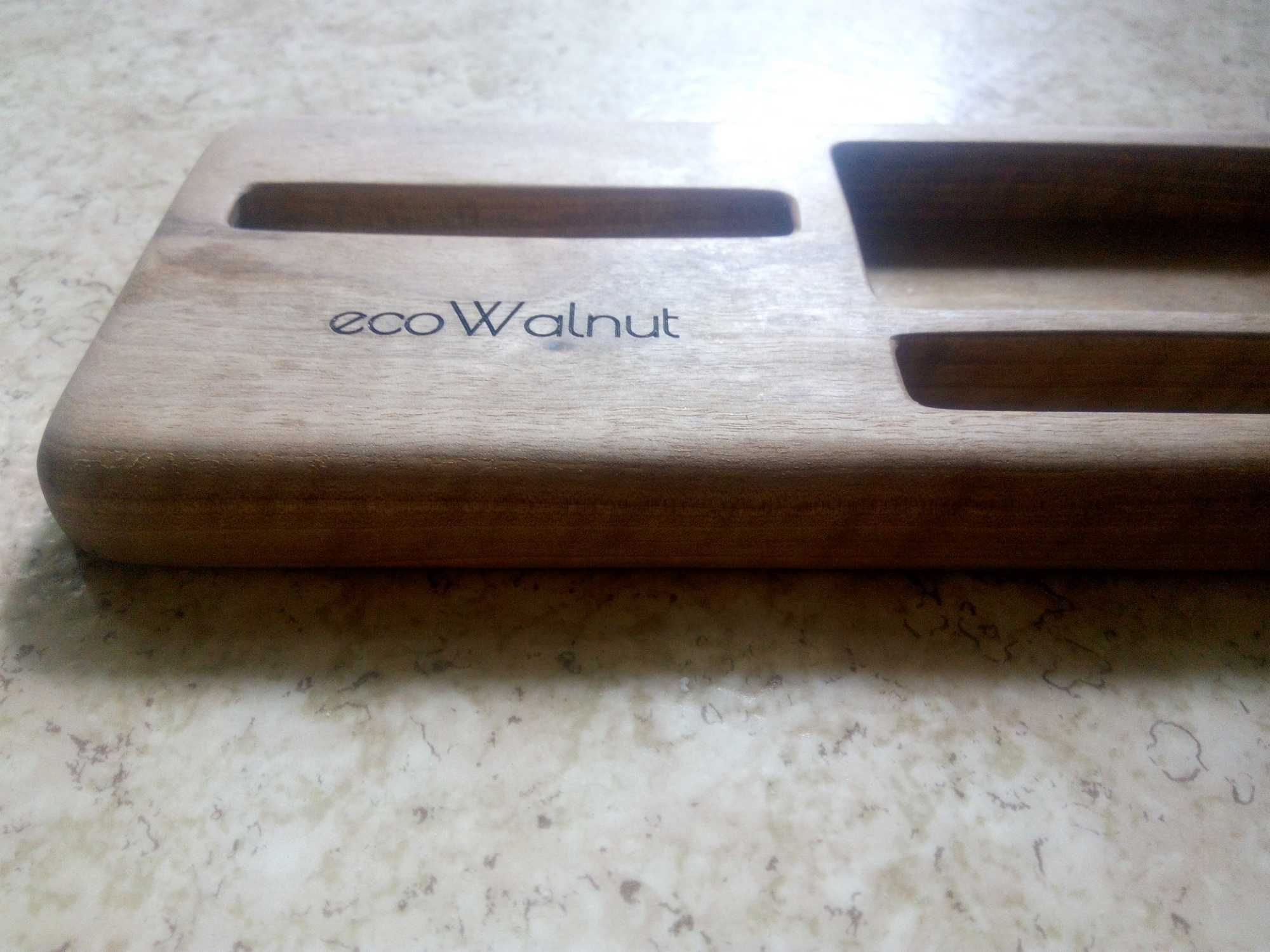 Подставка для смартфона и аксессуаров EcoWalnut. Дерево грецкого ореха