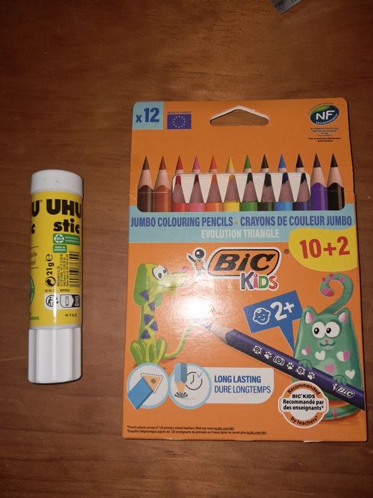 Conjunto de material escolar novo