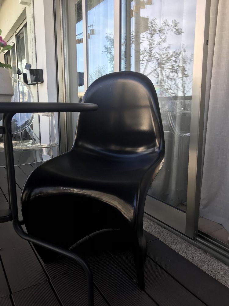 Cadeira preta (interior e exterior)