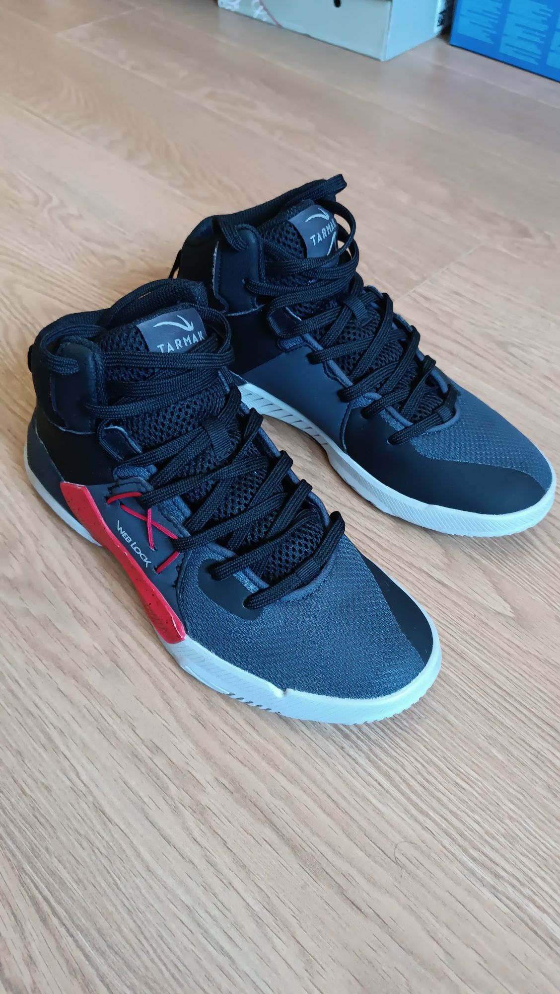 Sapatilhas Pretas de Basket 
Artigo usado apenas 1 vez.
Comprado recen