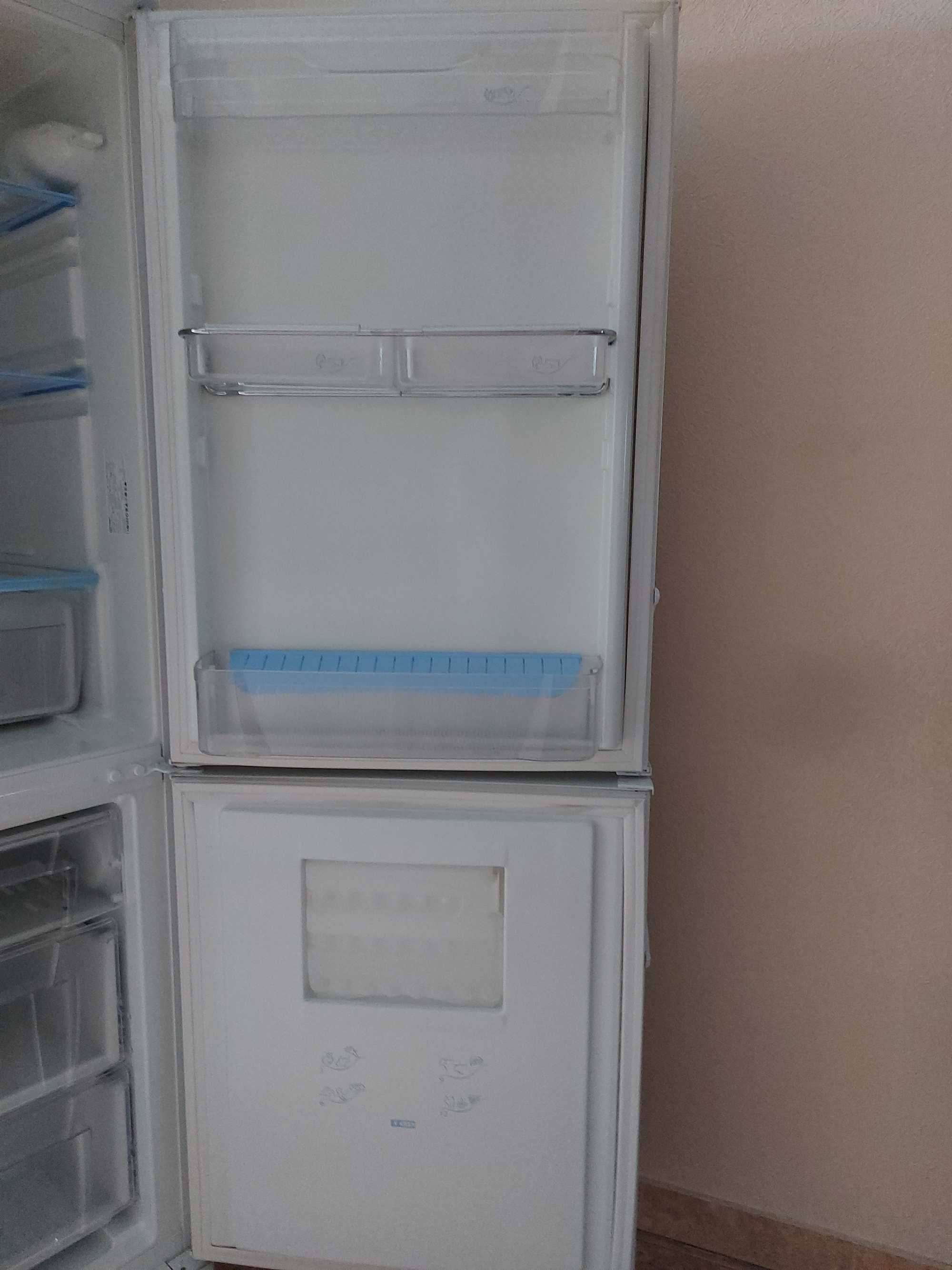 Холодильник Indesit б/у