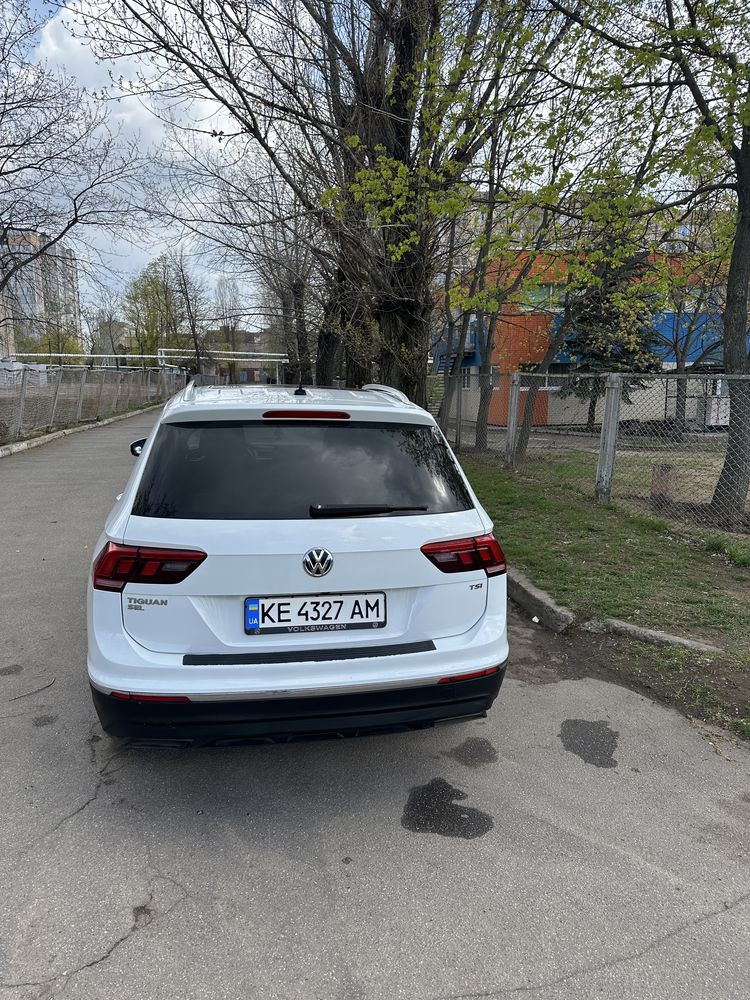 Volkswagen Tiguan SEL 2018 White 2.0L