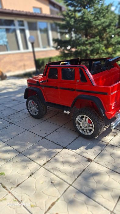 Електромобіль Mersedes Maybach G v12 з багажником .