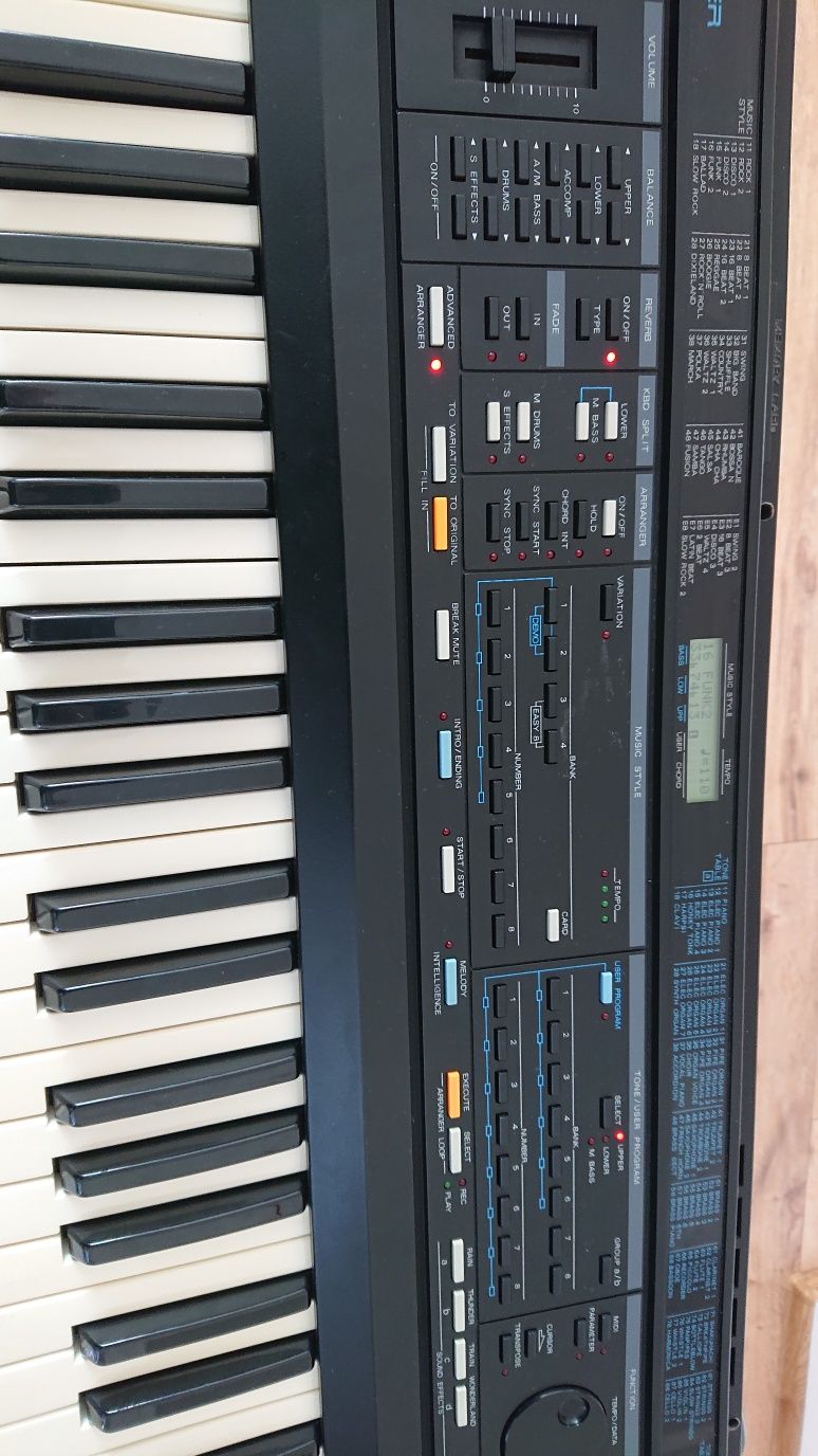 Roland E30 inteligent synthesizer