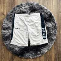 Спортивные винтажные шорты nike L