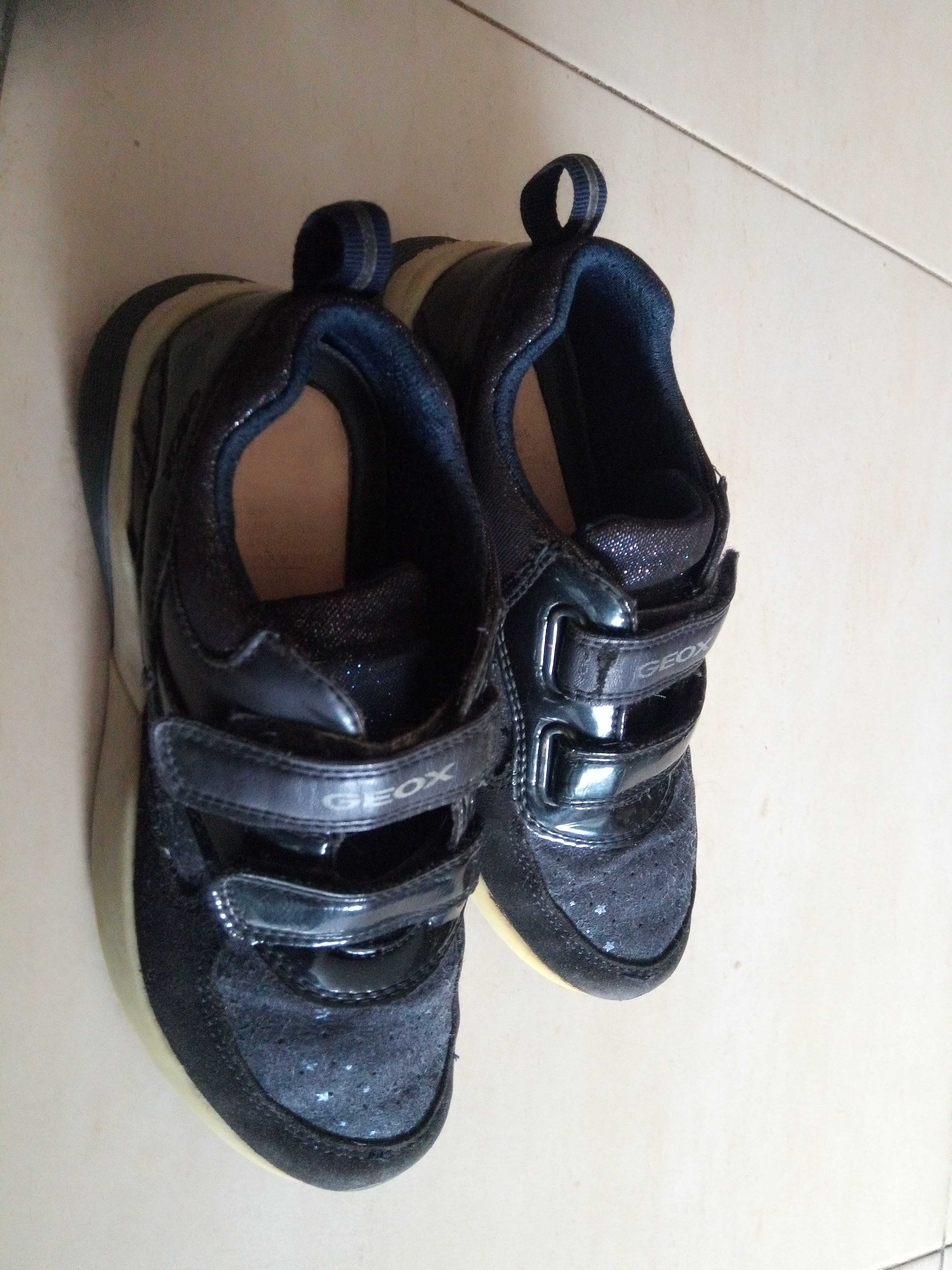 Sapatos marca Geox. Portes de envio incluidos no preço