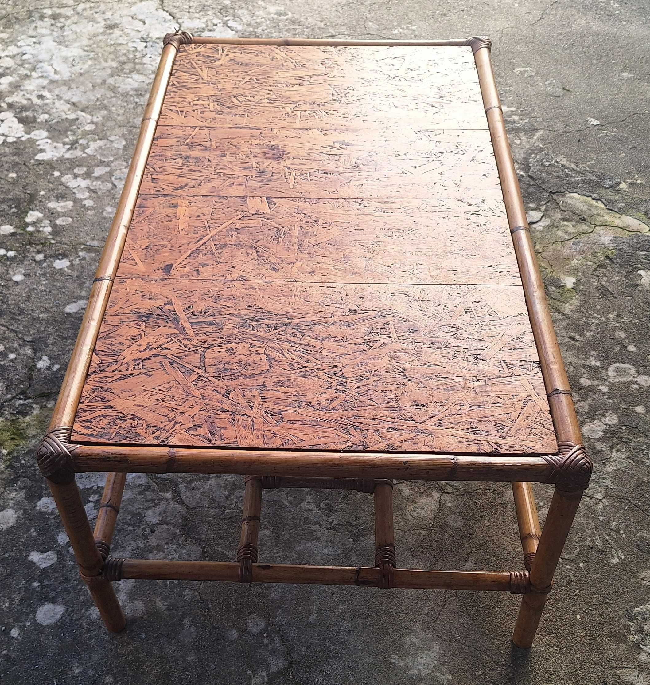 Mesa de centro em Bambu