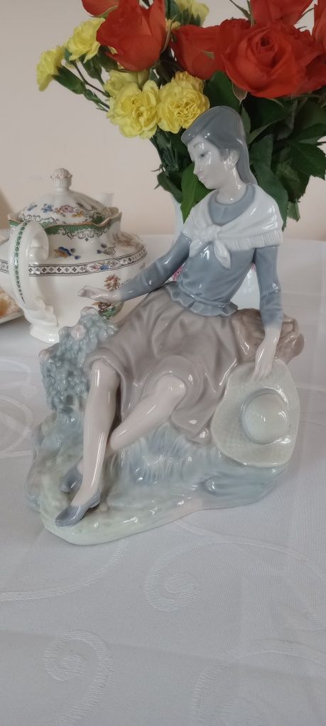 Piękna duża figurka porcelana sygnowana NAO