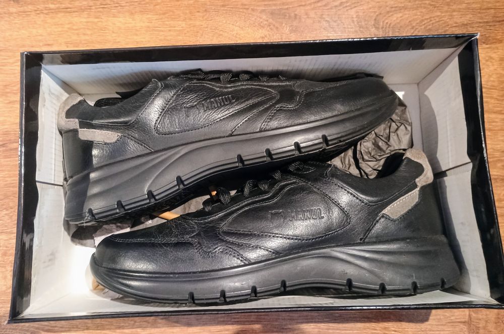 Кросівки з натуральної шкіри Manul 42 р. нові.