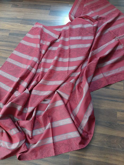 Duzy czerwony obrus plus gratis