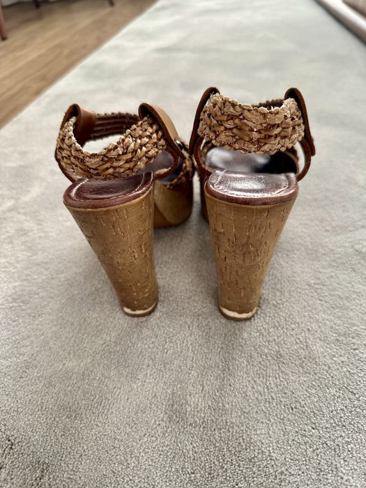 Sandálias camel, tamanho 37