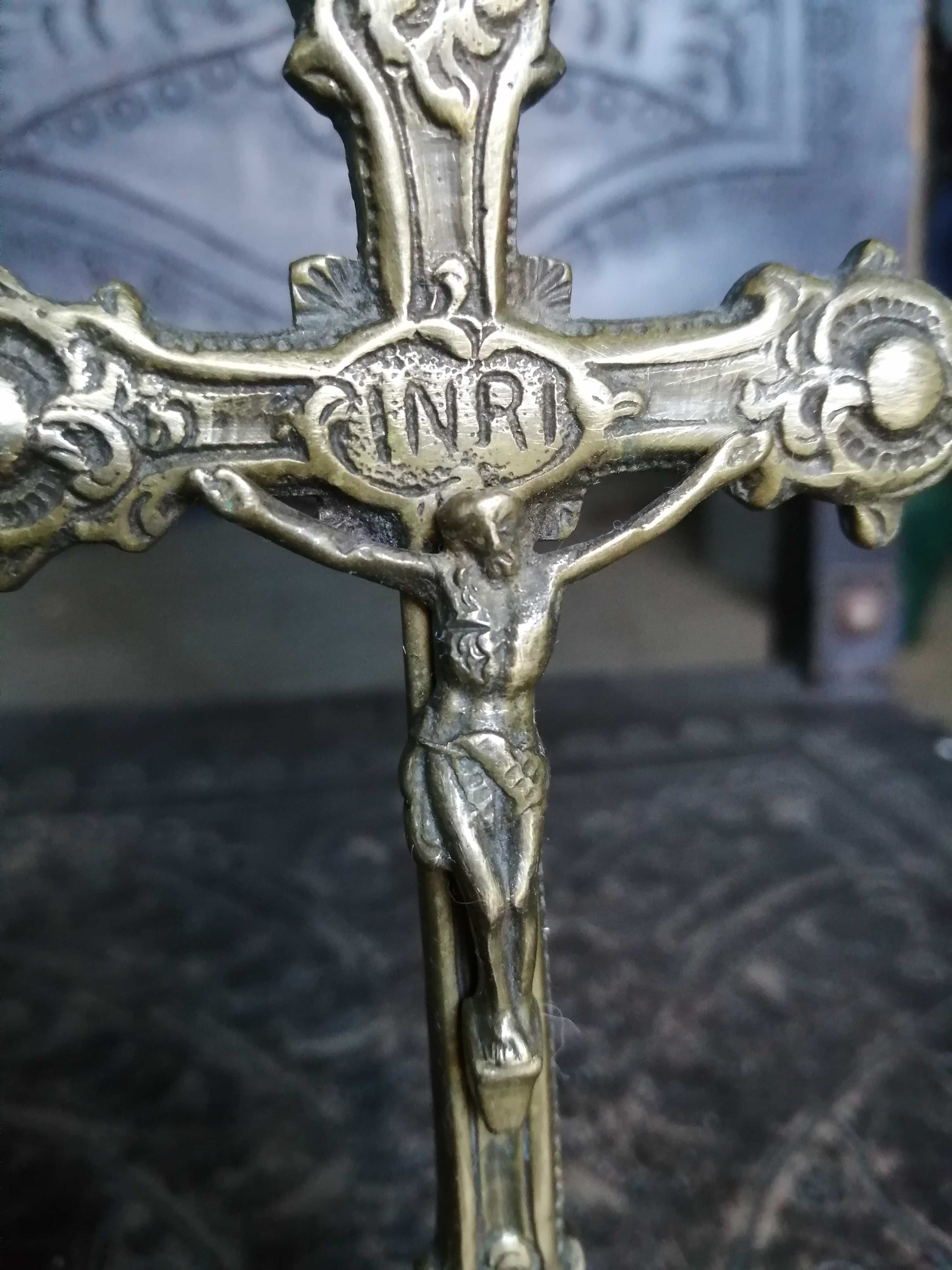 cruz  antiga em metal