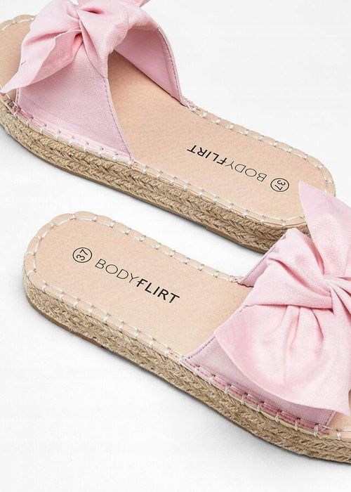 B.P.C klapki śmietankowe z kokardką r.39