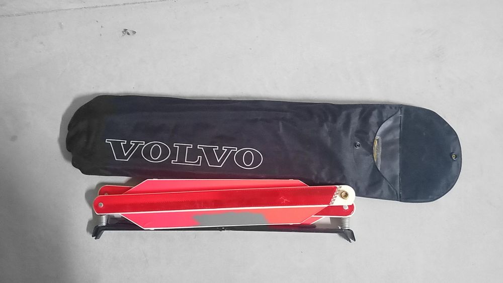 Vendo triângulo de sinalização Volvo