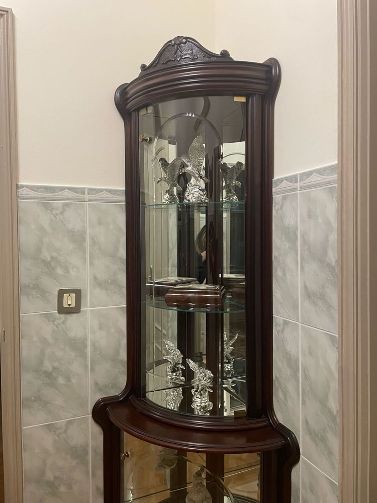 Vitrine em madeira