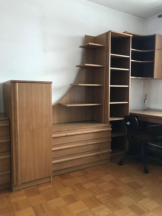 Szafa, 2 półki wiszące, regał z półkami, 2 komody z szufladami, szafka