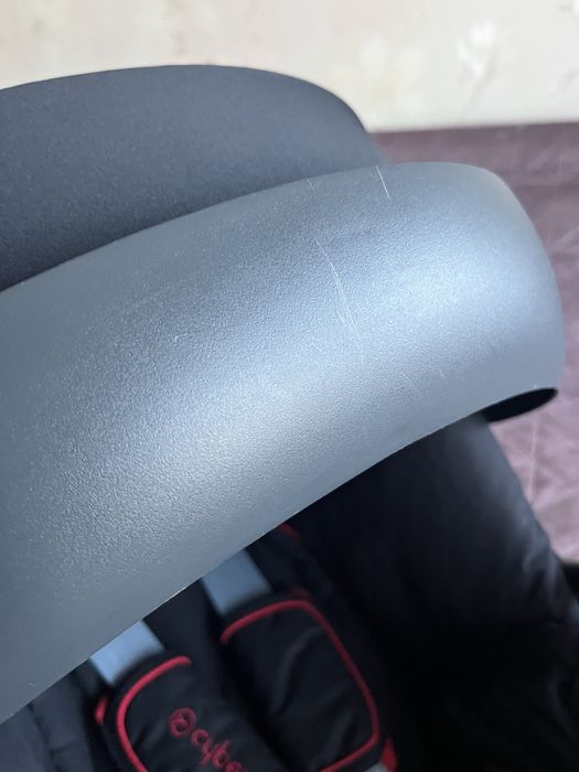 Cybex Cloud Z i‑Size Ferrari