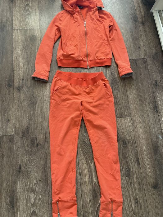 Продам яркий костюм Armani! Оригинал! Недорого!
