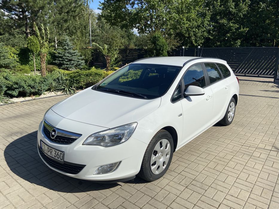 Opel Astra SportsTurer 1.7 Diesel 125km 2012r.