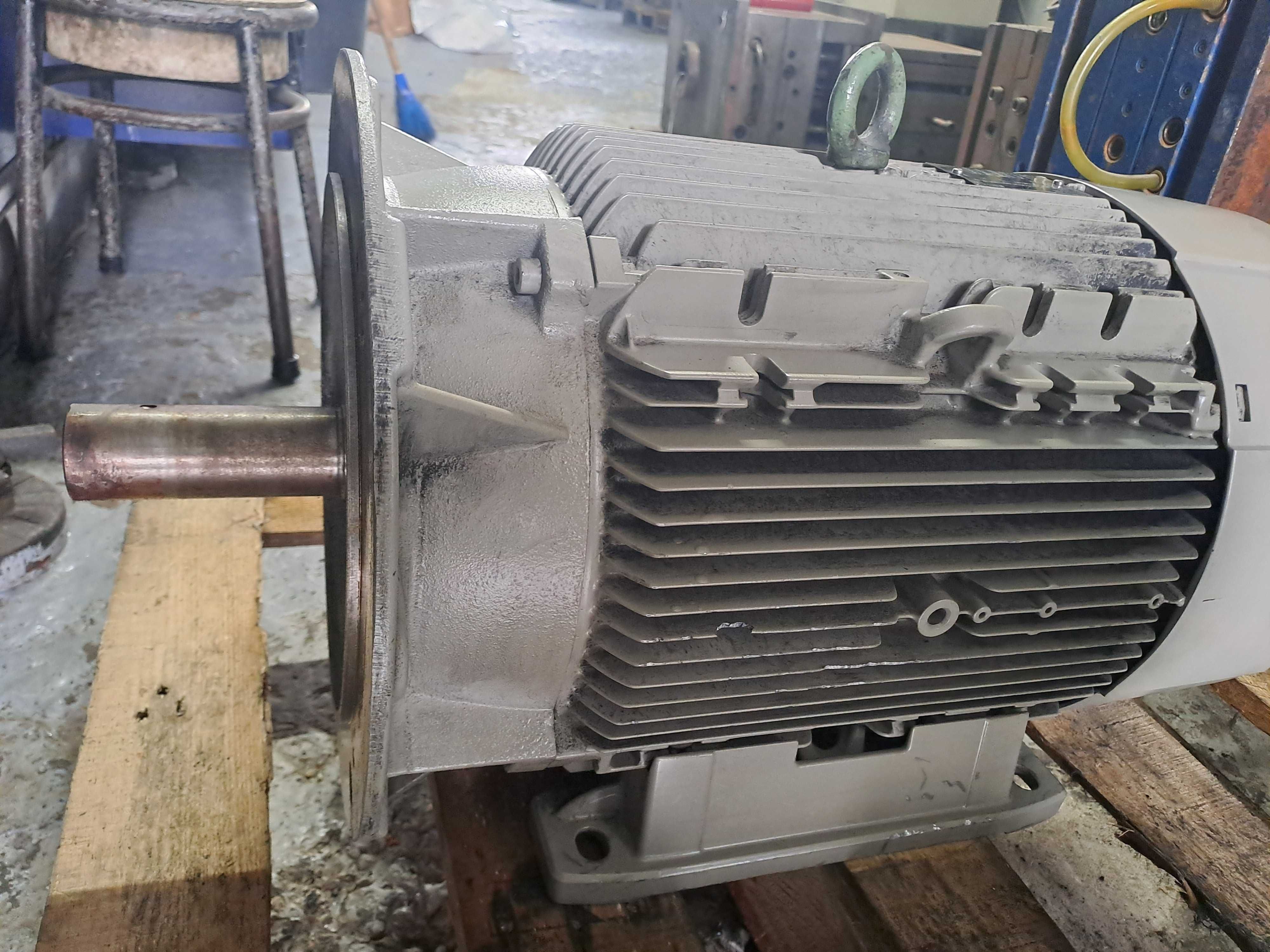 Motor trifásico 15KW IE3