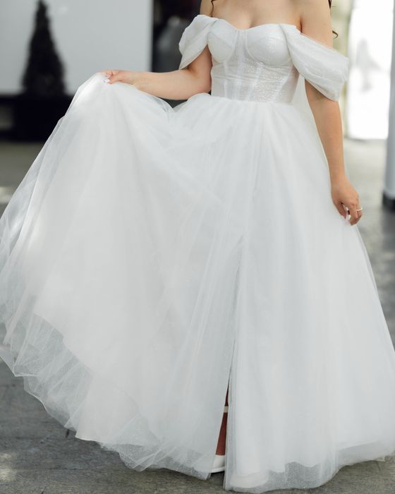 Сукня вечірня, випускна або весільна