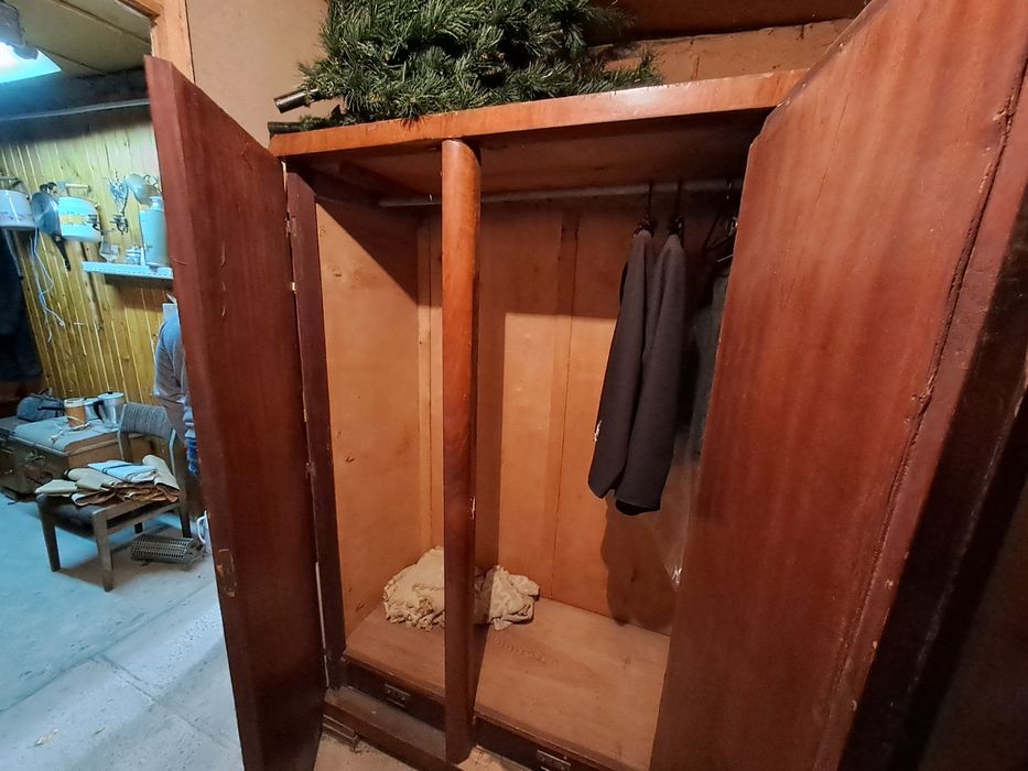 Sprzedam antyczną szafę