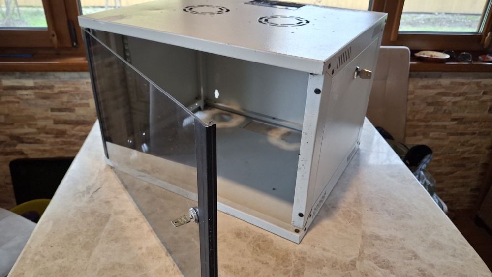 Шафа для електронного обладнання (серверна)