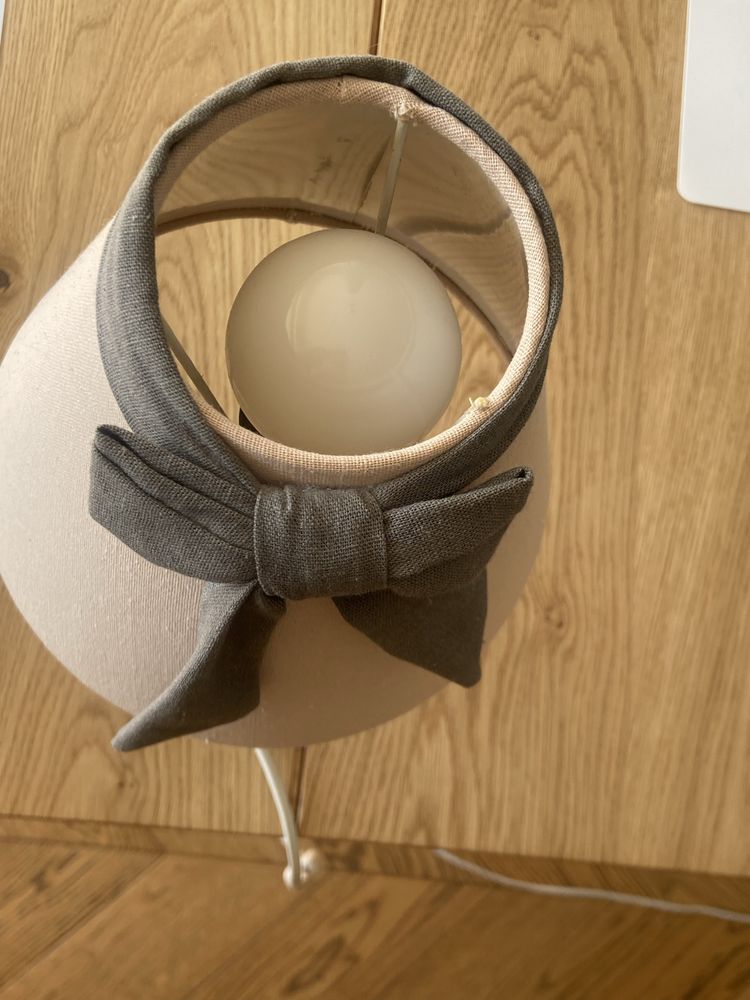 Lampka nocna stojąca