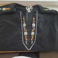 Вінтажна вишита оксамитова швейцарська блуза