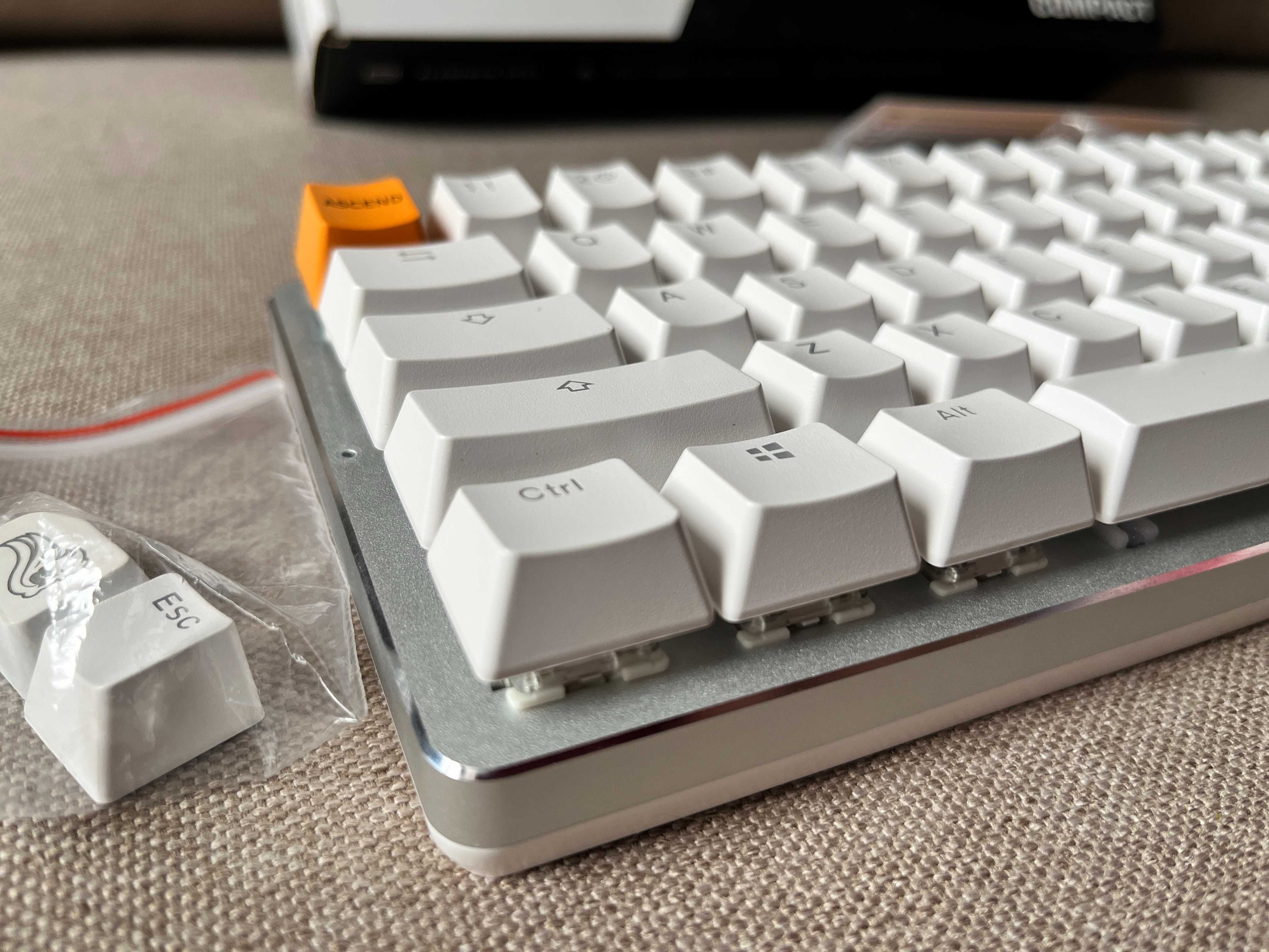 Glorious GMMK Compact White (GLO-GMMK-COM-BRN-W) - Gateron Brown