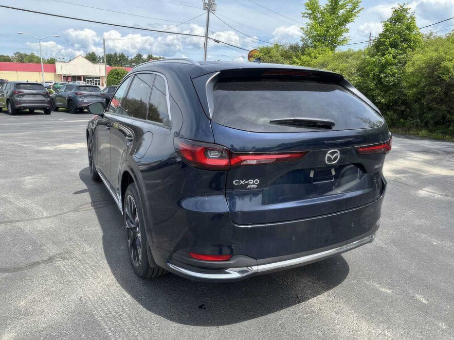 Mazda CX-90      2025