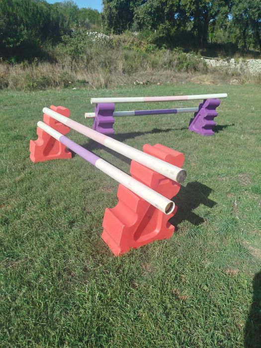 Conjunto completo de saltos de equitação – 4 cavaletes + 4 postes (3 m