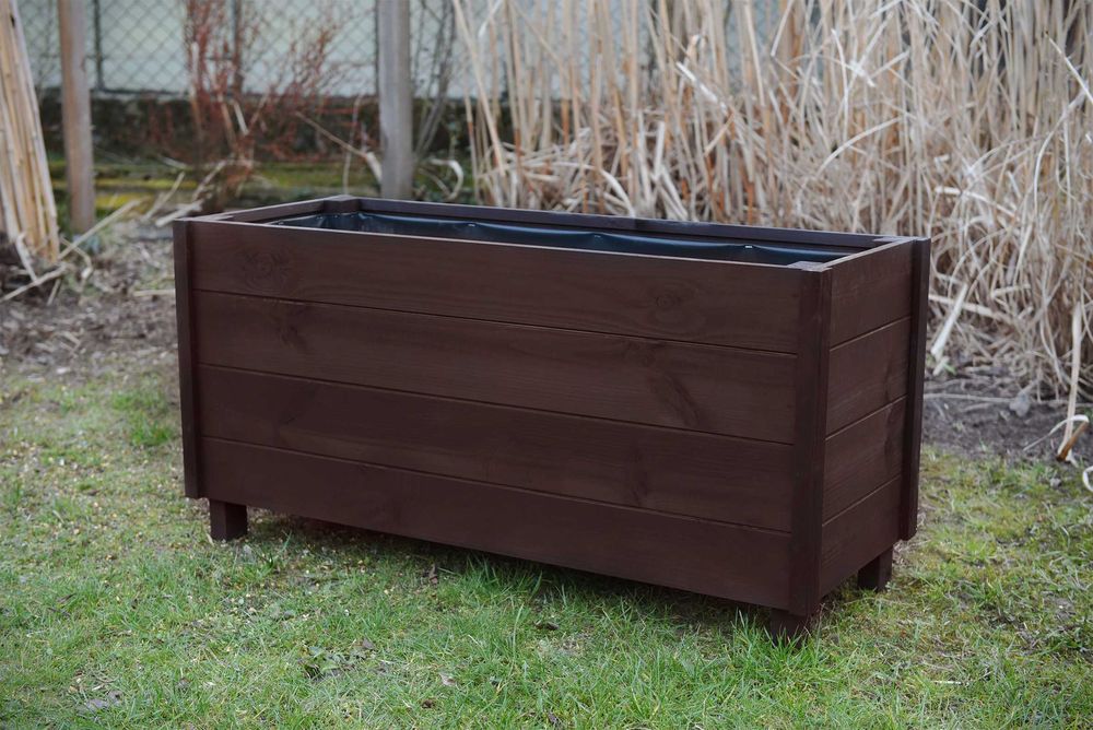 Solidna donica doniczka. Zabudowy ogrodu tarasu. Nowoczesny styl