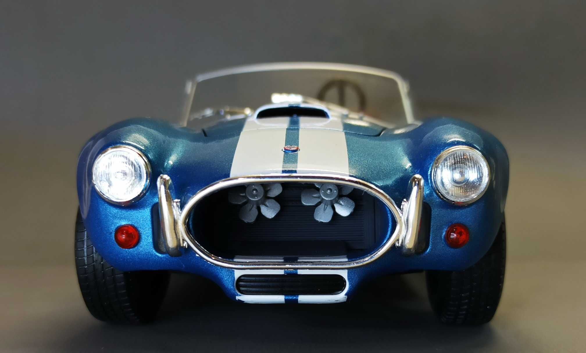 Модель автомобиля Shelby Cobra 427 Mк II от Solido, 1/18 (коробка!)