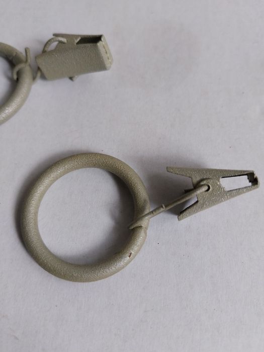 Metalowe kółka z żabkami do karniszy 20 sztuk