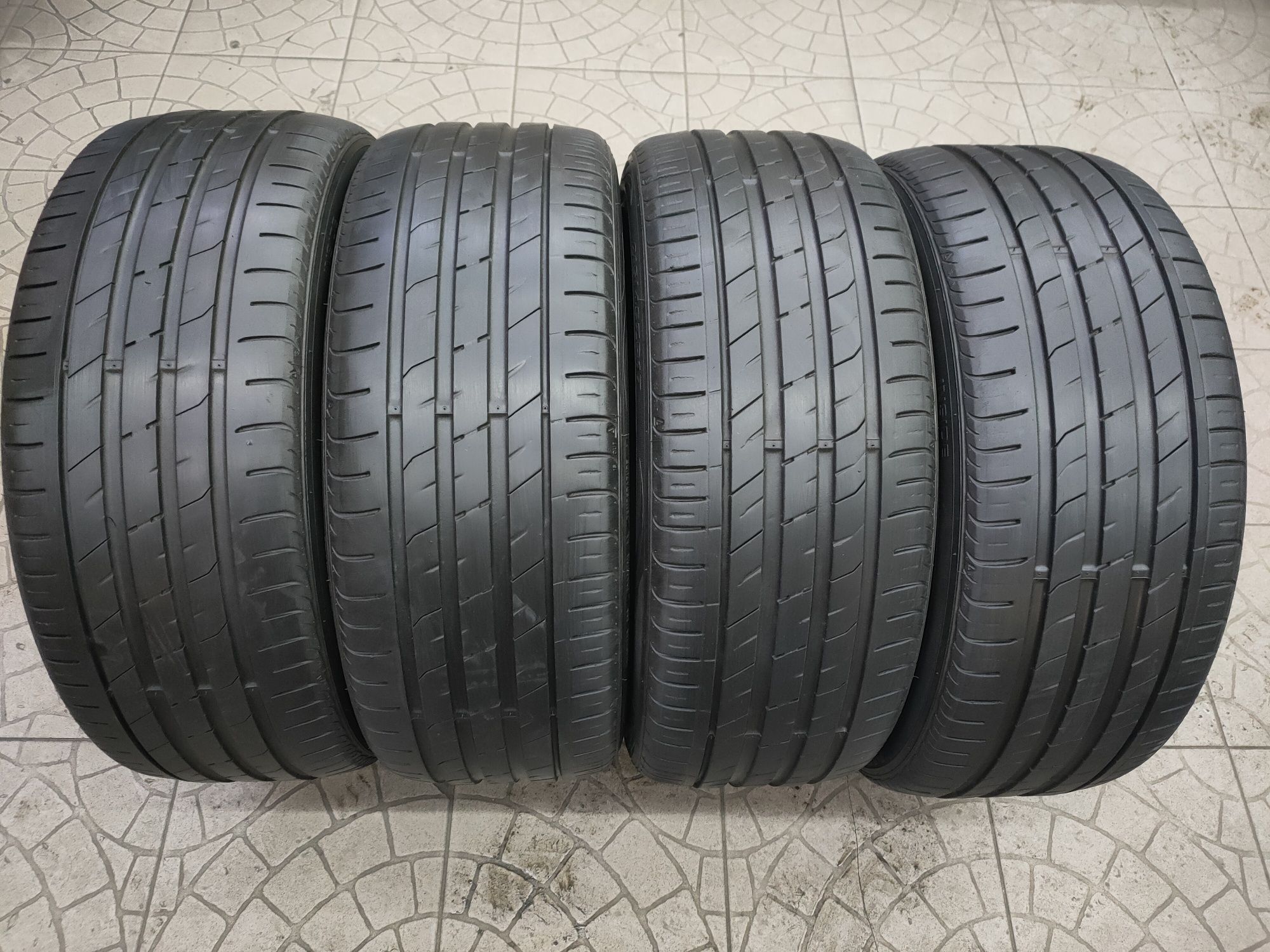 R17 215/45 Nexen