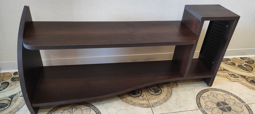 Дерев'яна полиця