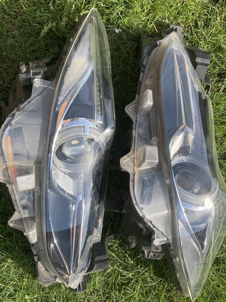 Mazda 3 lampy przód komplet