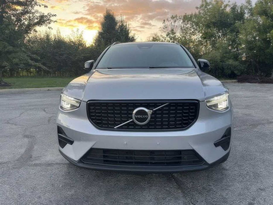 Volvo XC40      2024