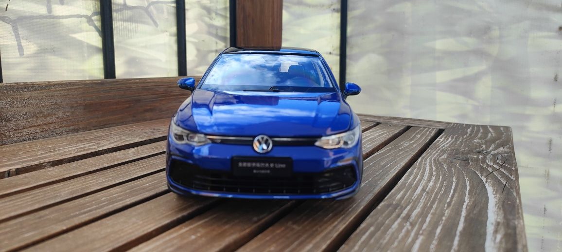 Volkswagen Golf 8r 1:18