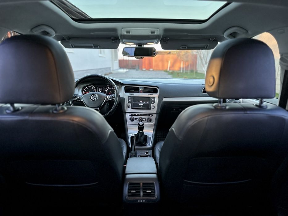 Volkswagen  Golf  2015 року.